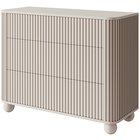 Commode Arvello à rainures et trois tiroirs 93 cm sur pieds béquilles, beige sable