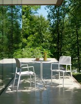 Bora Nardi garden chair with armrests made of certified white material