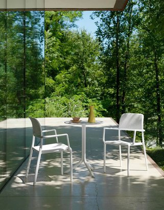 Bora Nardi garden chair with armrests made of certified white material