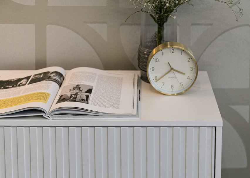 Bello three-drawer white chest of drawers with gold legs