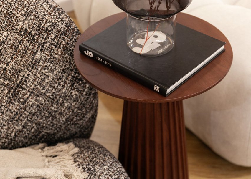 Table haute ronde Cavats diamètre 40 cm piètement rainuré marron suar