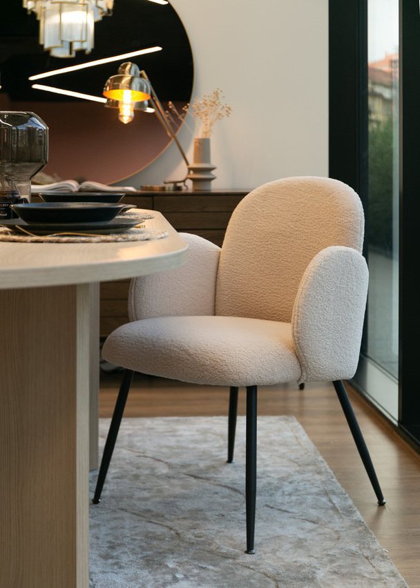 Smitor chair with armrests in beige boucle fabric