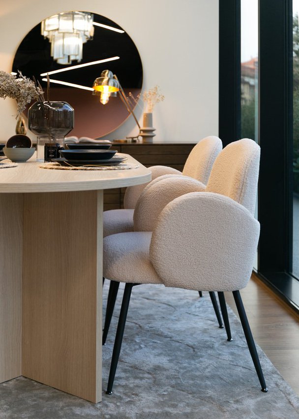 Smitor chair with armrests in beige boucle fabric